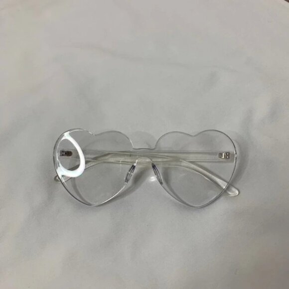 Women's Heart Shape Sunglasses Clear Acrylic Festival Coastal Cowgirl Party - Picture 9 of 14